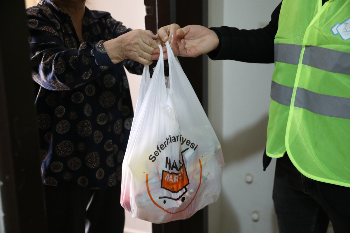 300 aileye yılbaşı sofrası